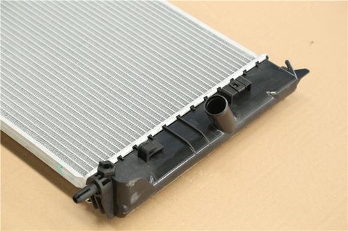 汽車散熱器工作原理 汽車散熱器組成結(jié)構(gòu) 汽車散熱器的分類 汽車散熱器的作用