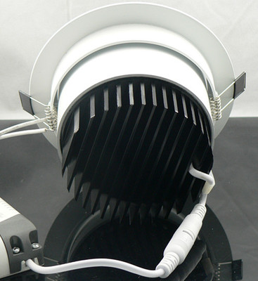 COB天花燈刀形散熱器：優質航空鋁材質，耐用高效，遠距離投光